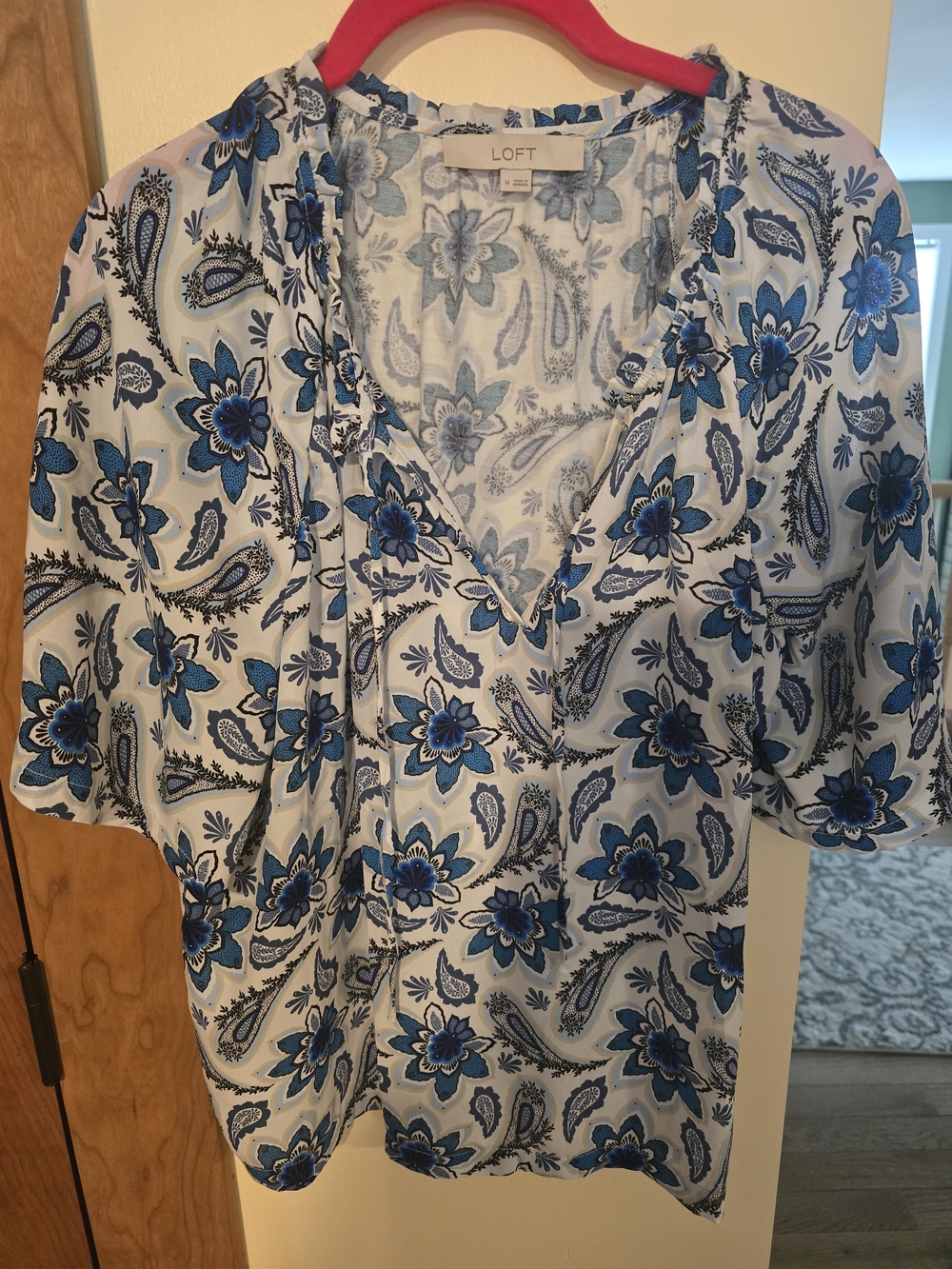 LOFT Blue Floral Paisley V-Neck Women’s Top